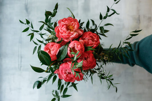 Ramo de peonías coral