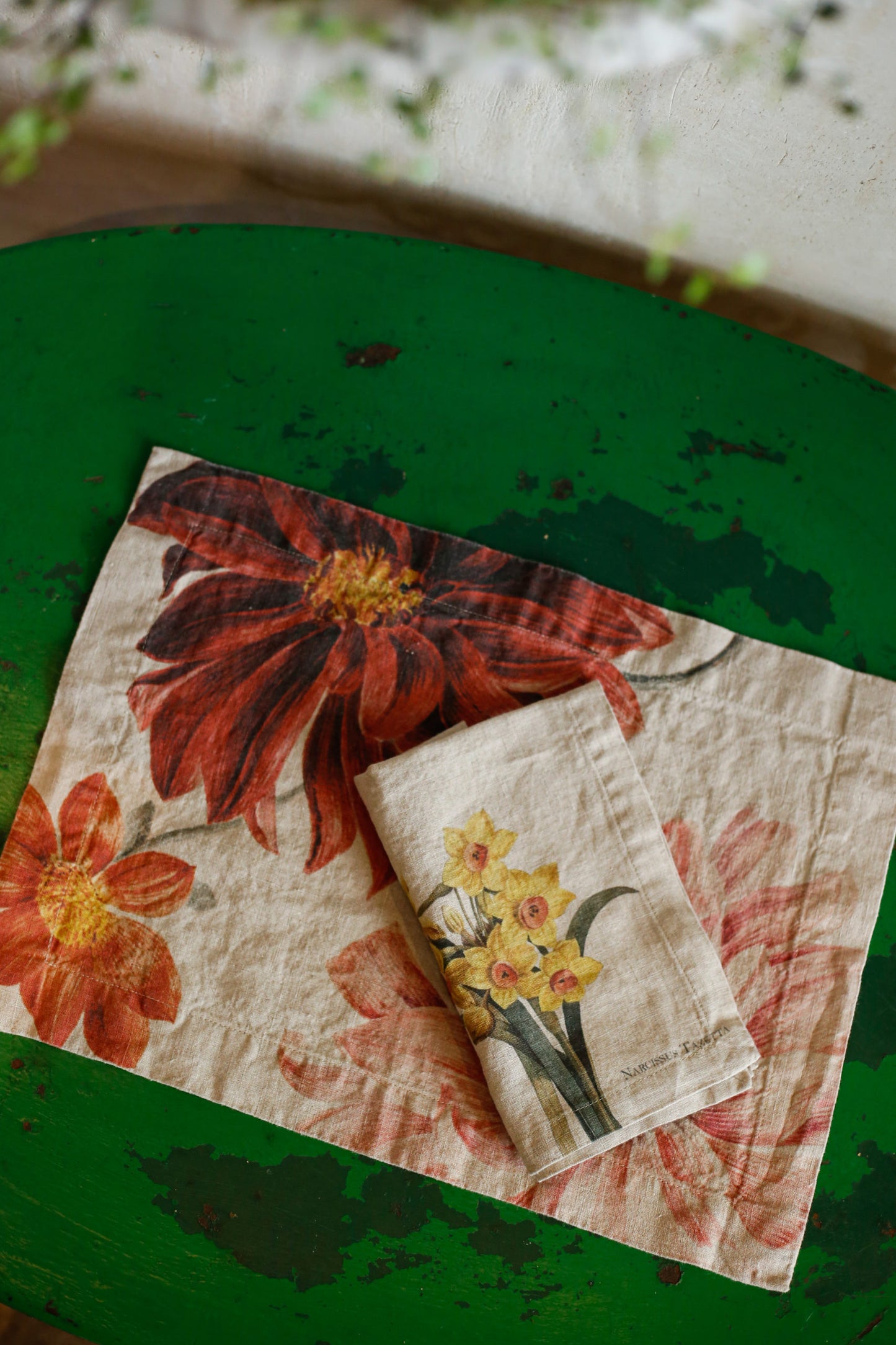 Individual de lino Dahlias