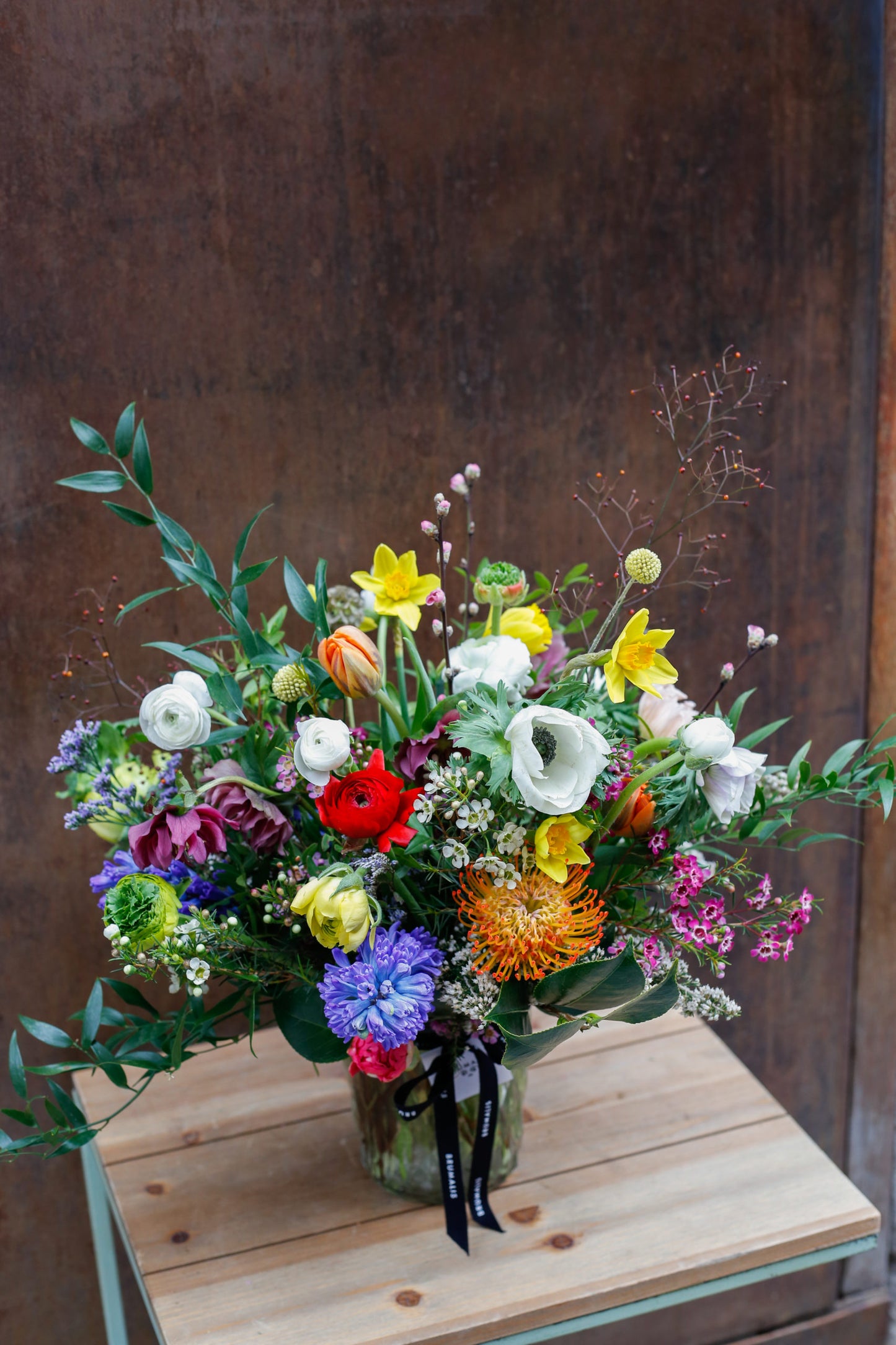 Bulbos de temporada en jarrón