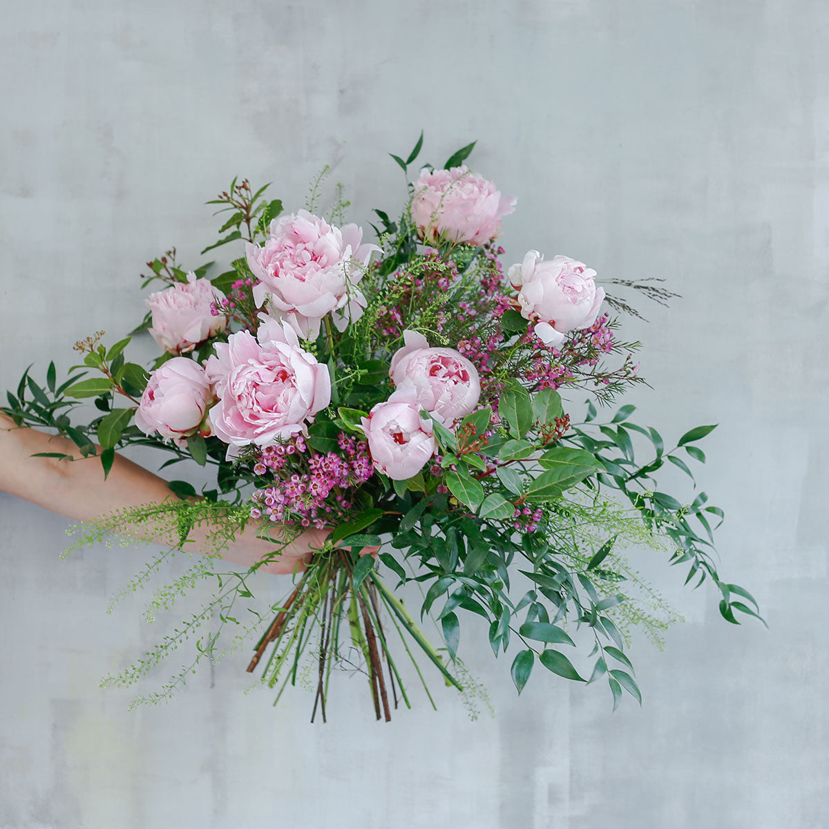 Ramo de peonías rosas