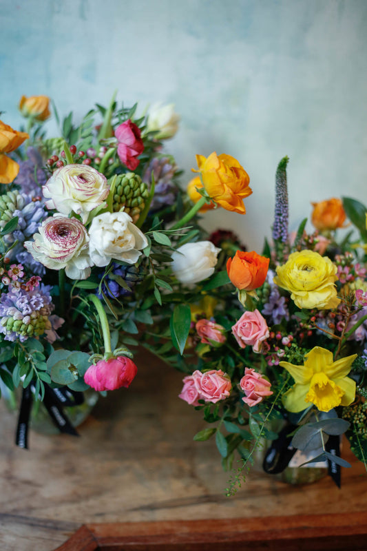 Bulbos de temporada en jarrón