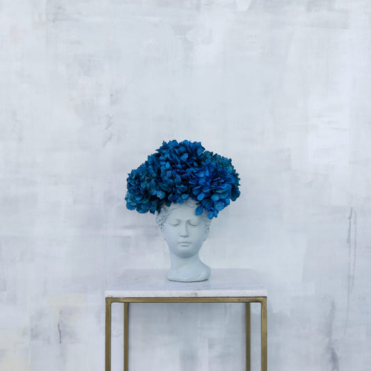 Hortensias preservadas azules en cabeza cerámica
