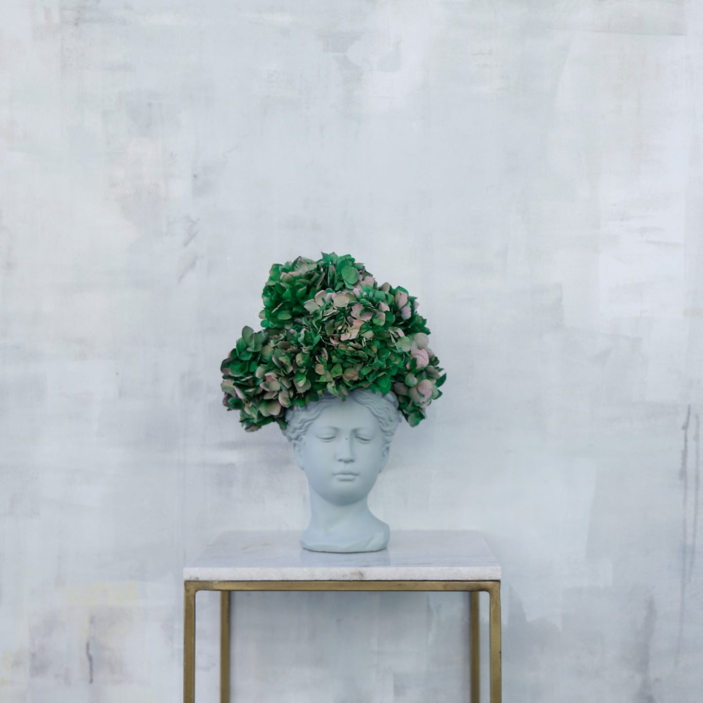 Hortensias preservadas verdes en cabeza cerámica