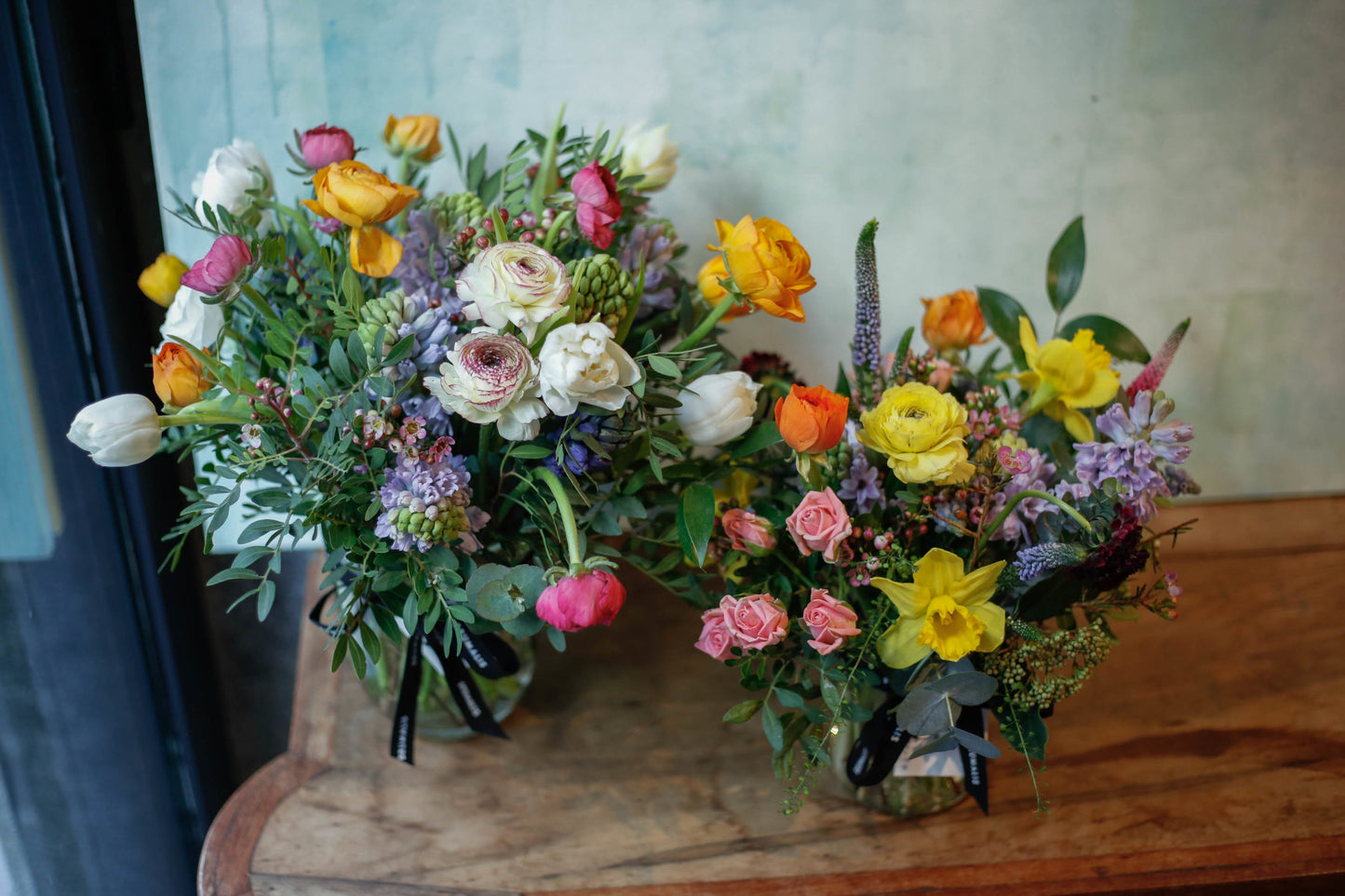 Bulbos de temporada en jarrón