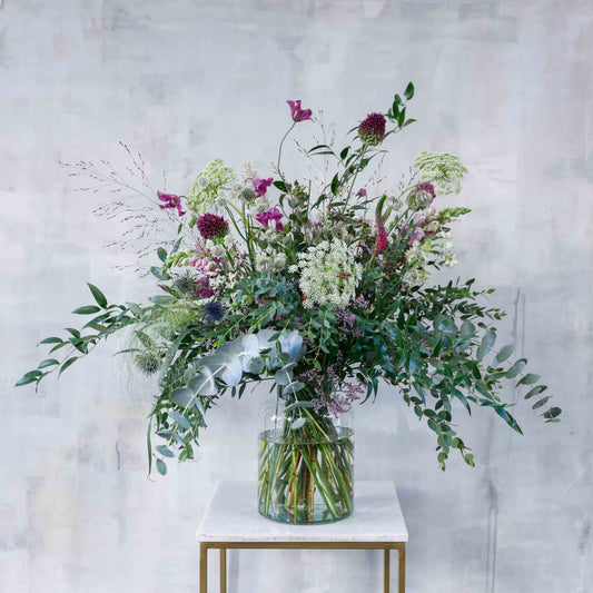 Arreglo de flores silvestre en jarrón