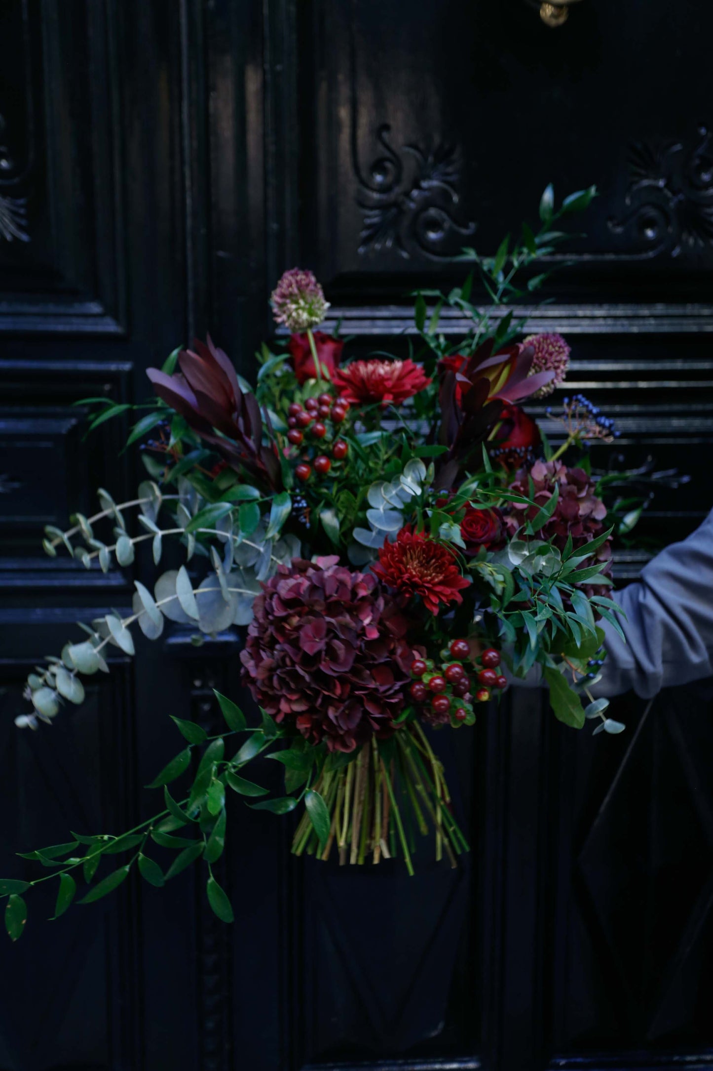 Ramo de temporada en tonos burdeos