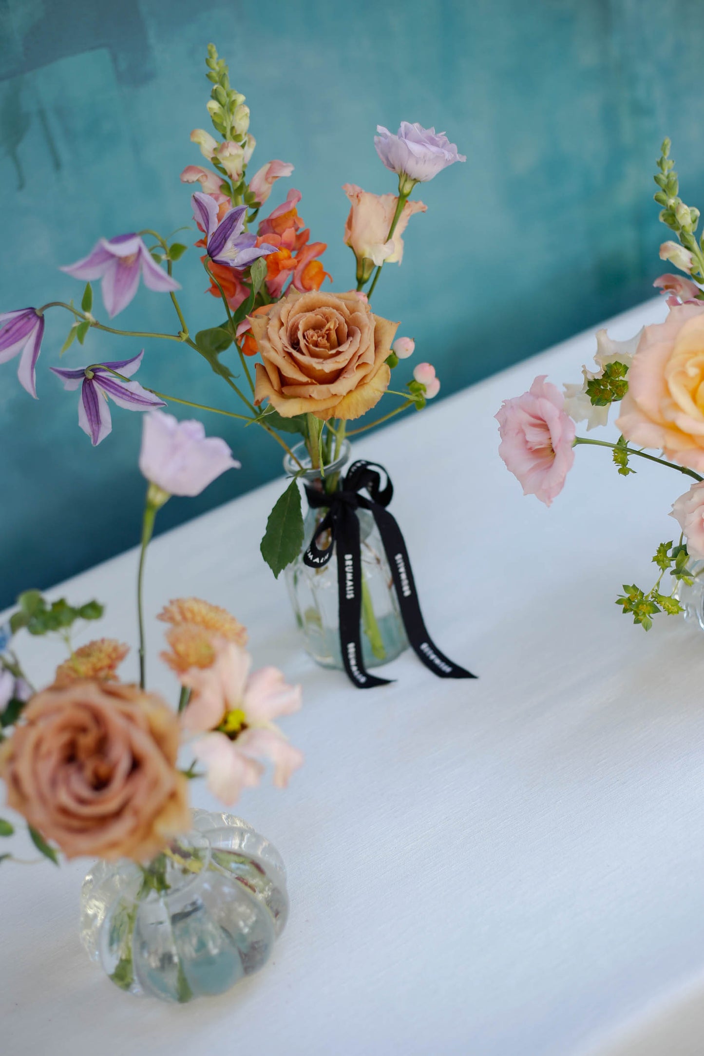 Set de 4 botellitas con flores de temporada
