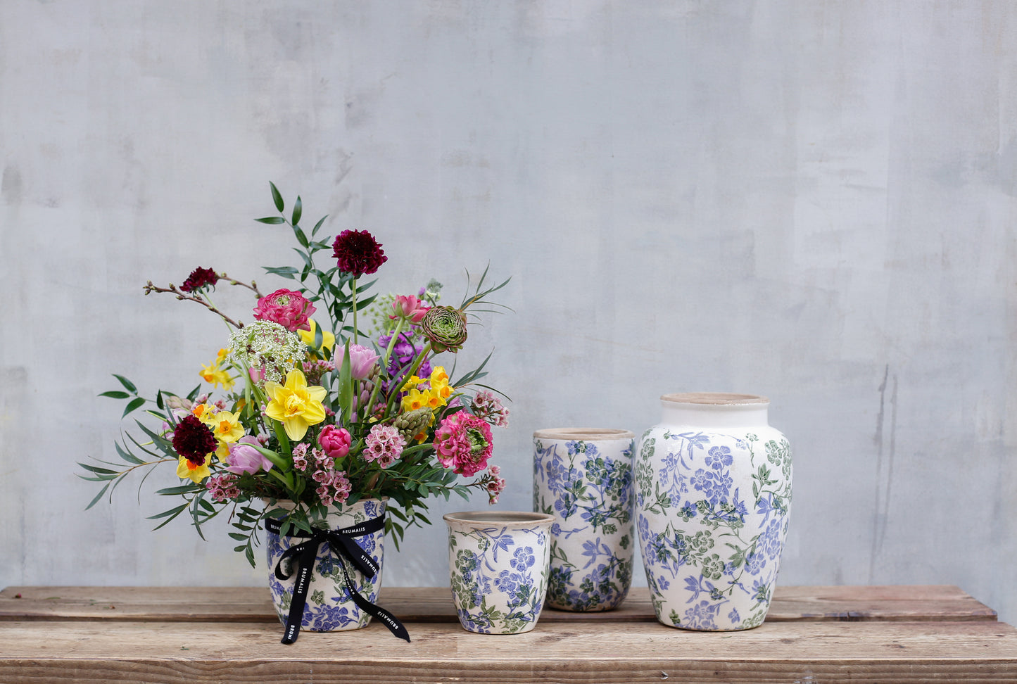 Bulbos de temporada en jarrón print azul y verde