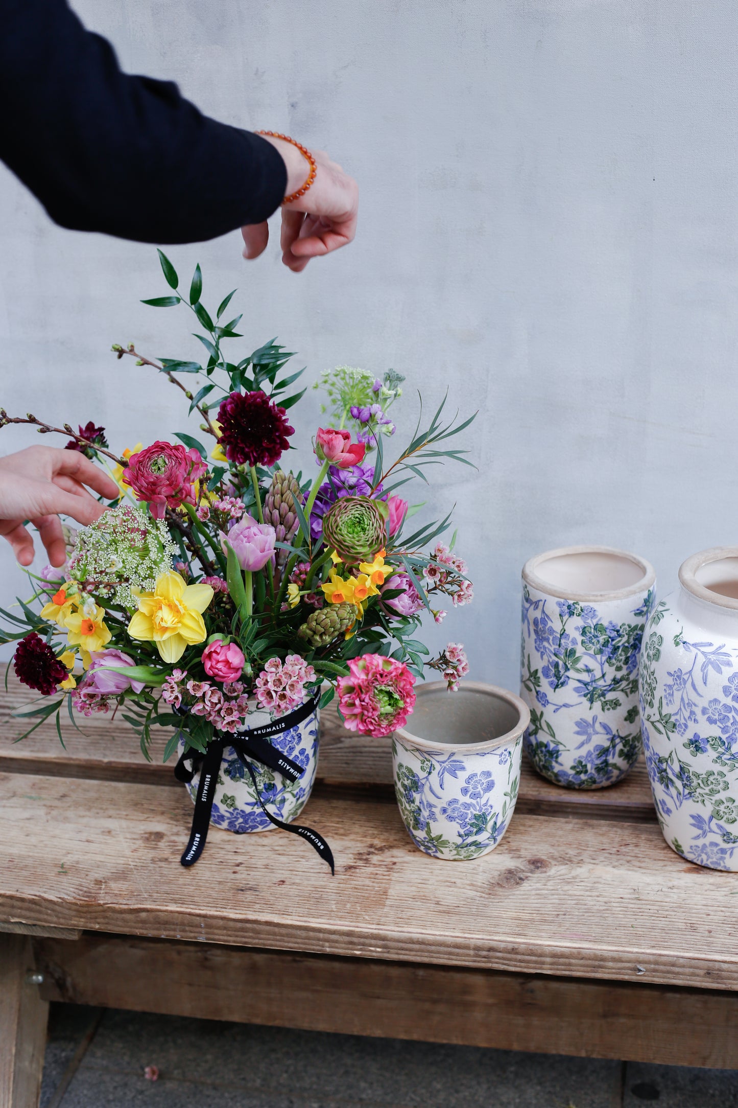 Bulbos de temporada en jarrón print azul y verde