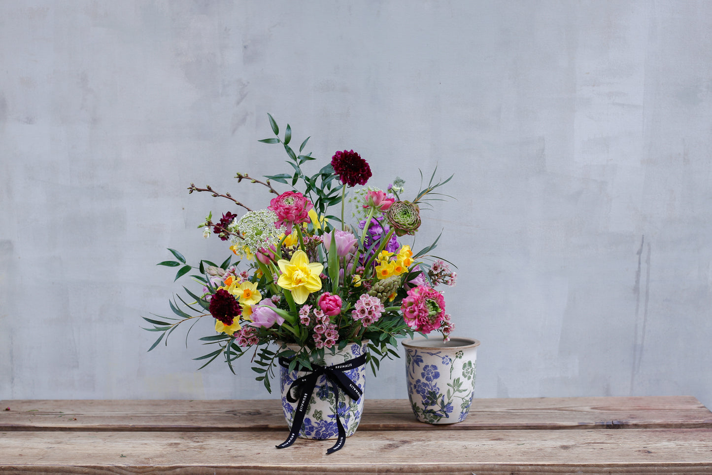 Bulbos de temporada en jarrón print azul y verde