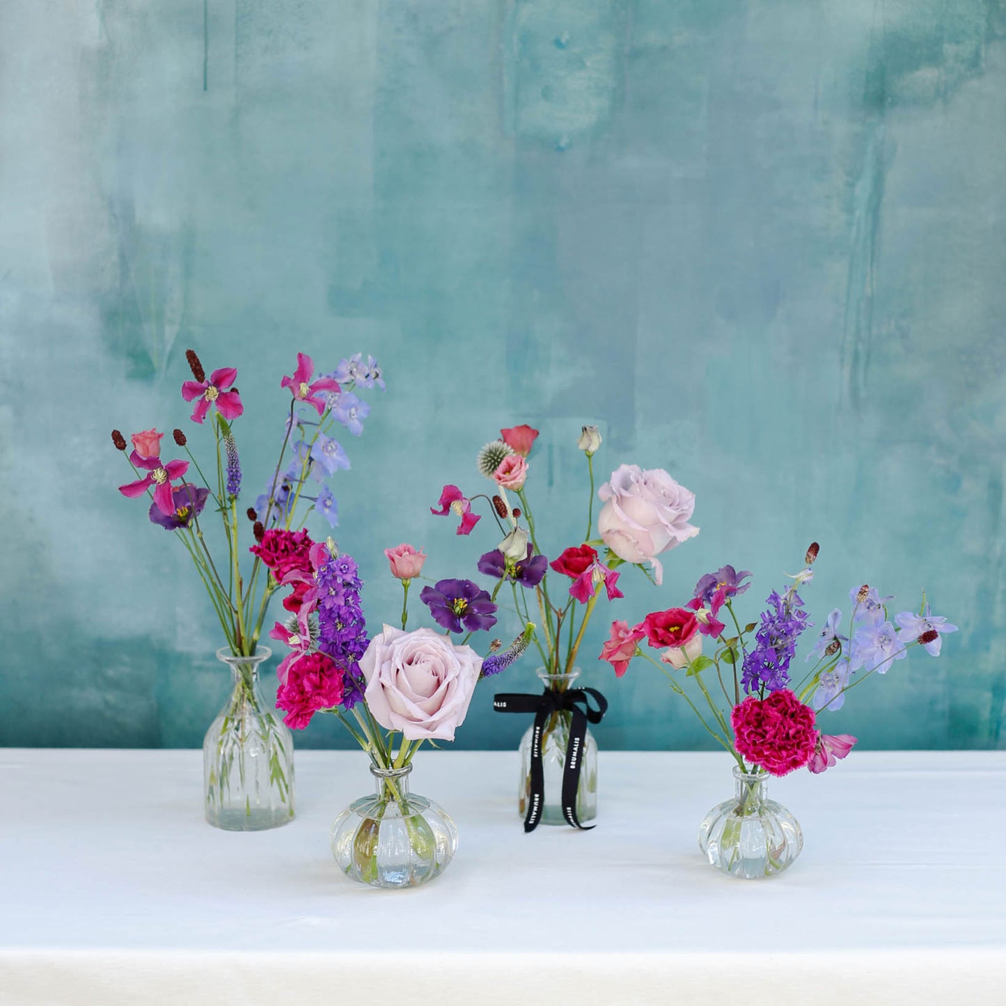 Set de 4 botellitas con flores de temporada