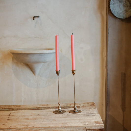 Pareja de candelabros dorados