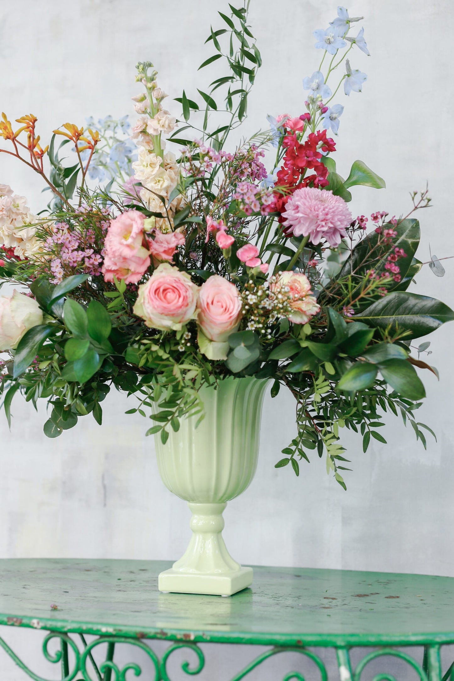Arreglo de flores en copa flor de cerámica · Cuatro colores
