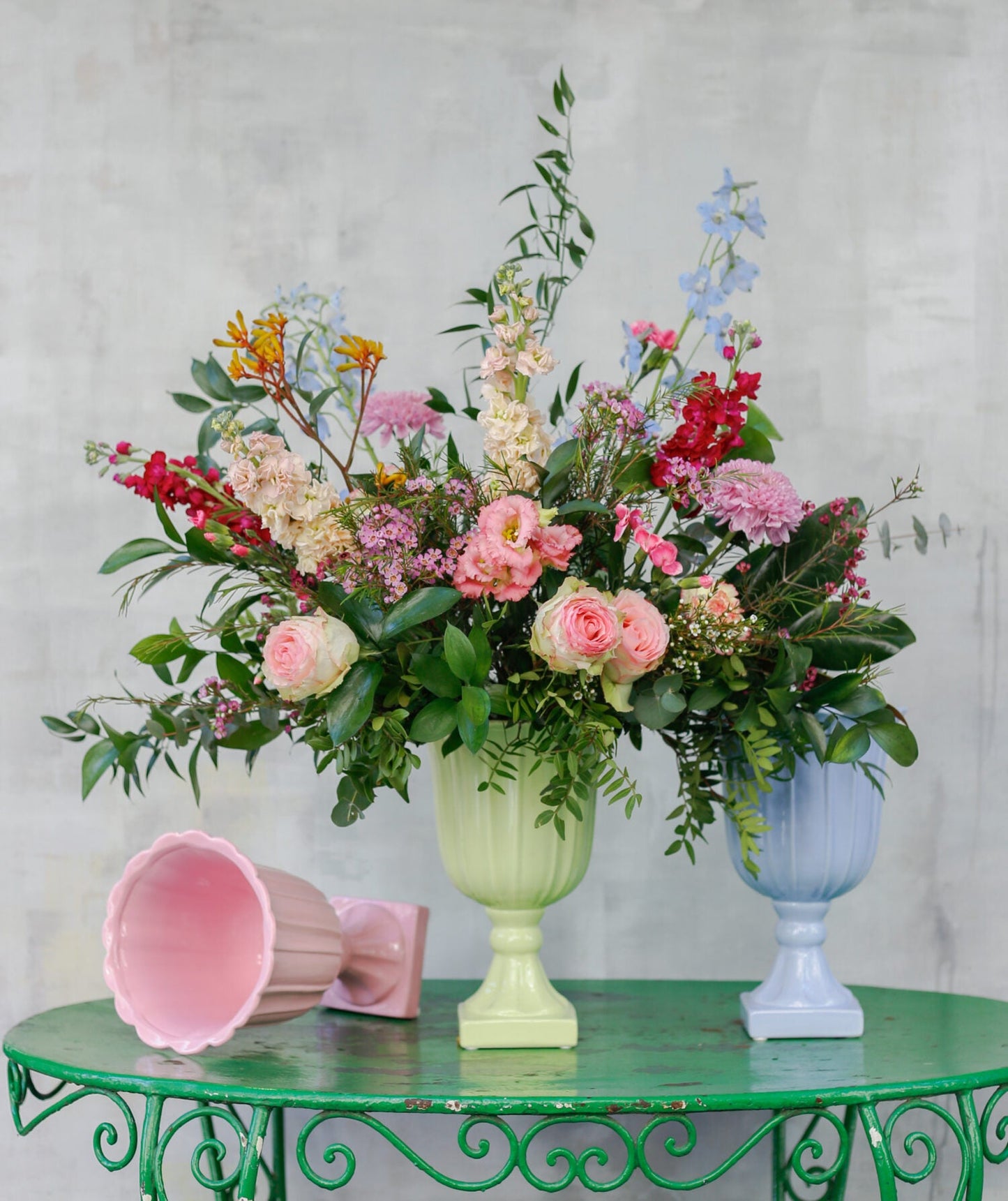 Arreglo de flores en copa flor de cerámica · Cuatro colores