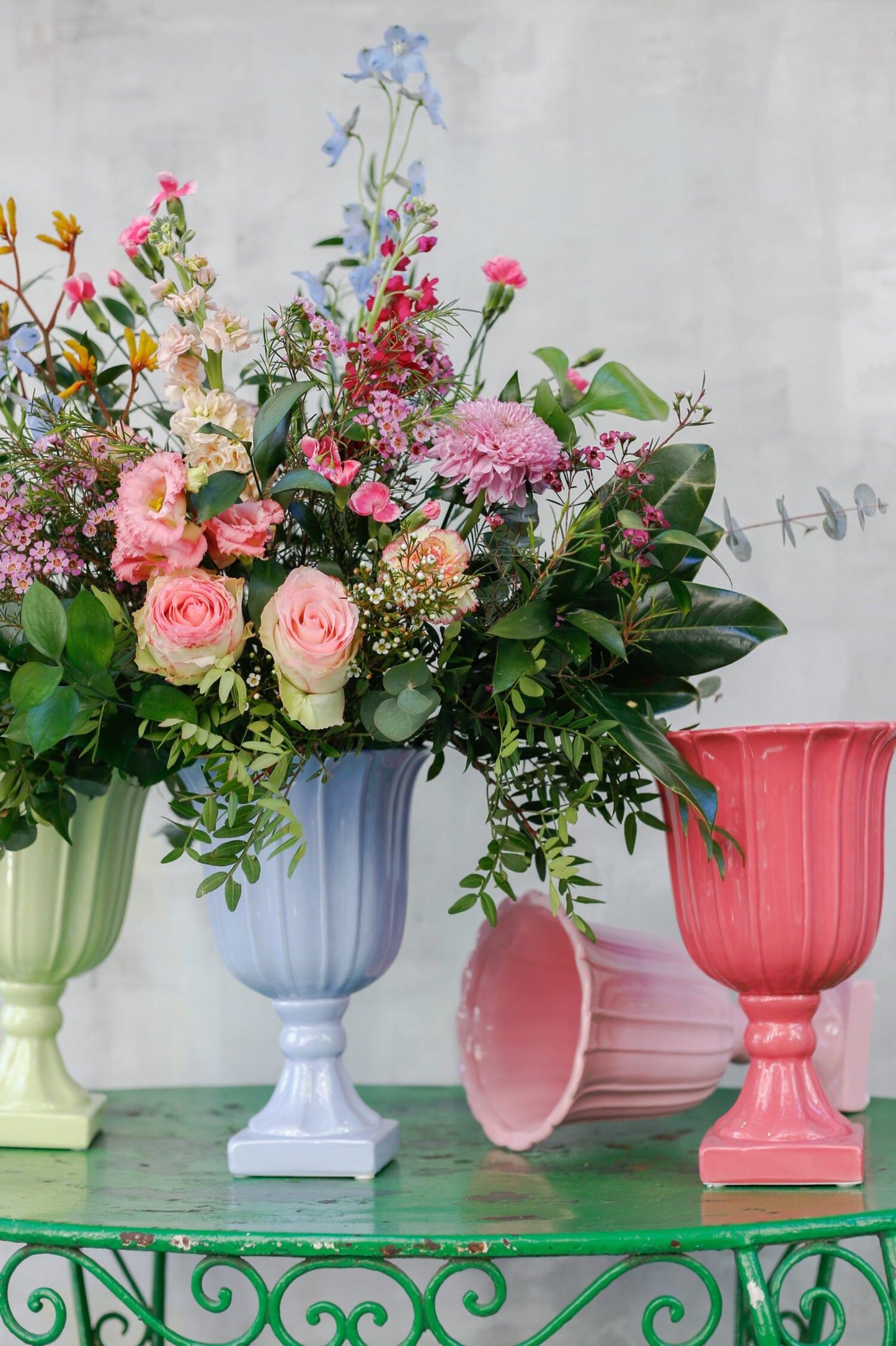 Arreglo de flores en copa flor de cerámica · Cuatro colores