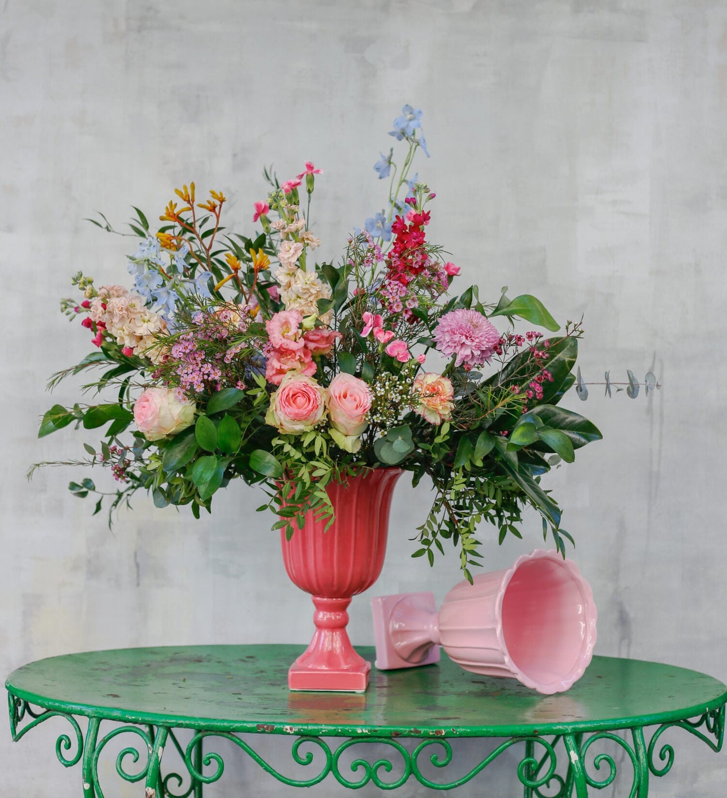 Arreglo de flores en copa flor de cerámica · Cuatro colores