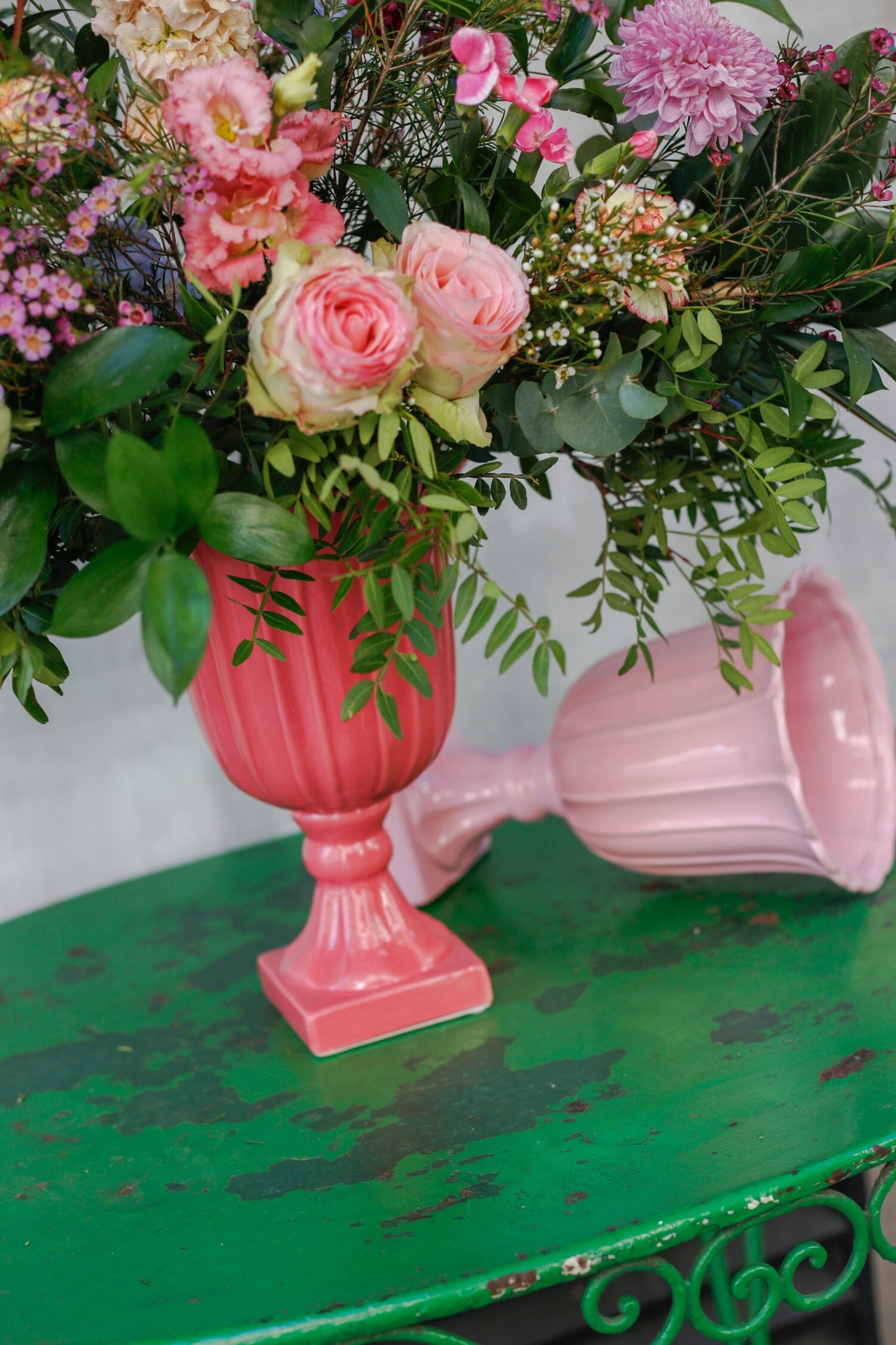 Arreglo de flores en copa flor de cerámica · Cuatro colores