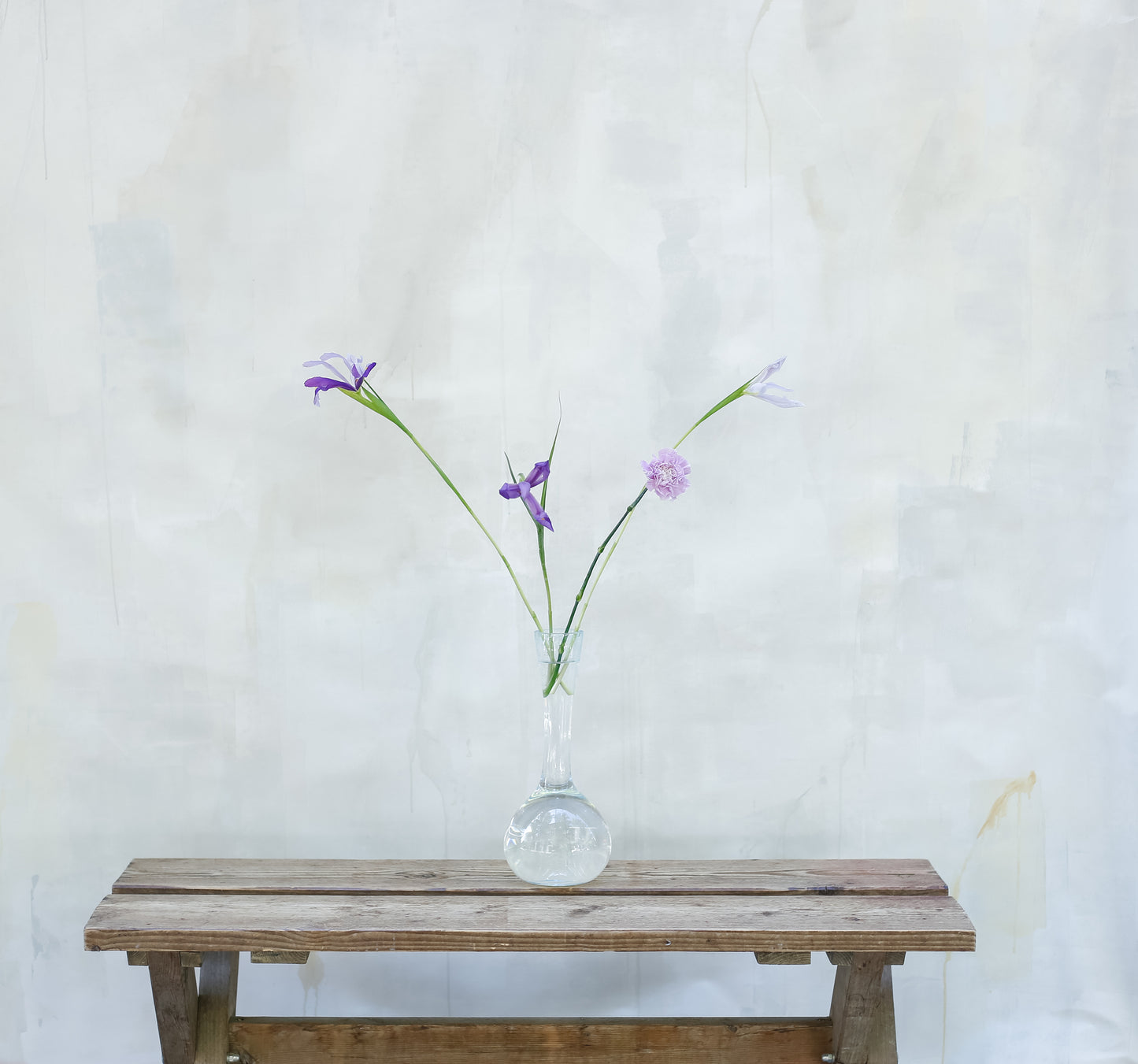 Jarrón Colaboración Brumalis × Hotel Ritz × Real Fábrica de Cristales La Granja — Edición Pequeña con Flores