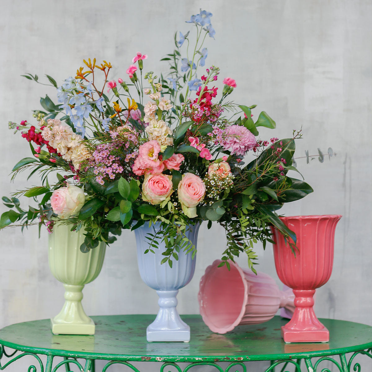 Arreglo de flores en copa flor de cerámica · Cuatro colores