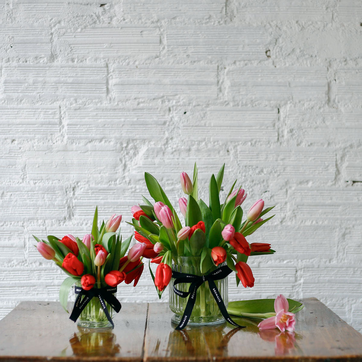 Mix de tulipanes en jarrón San Valentín