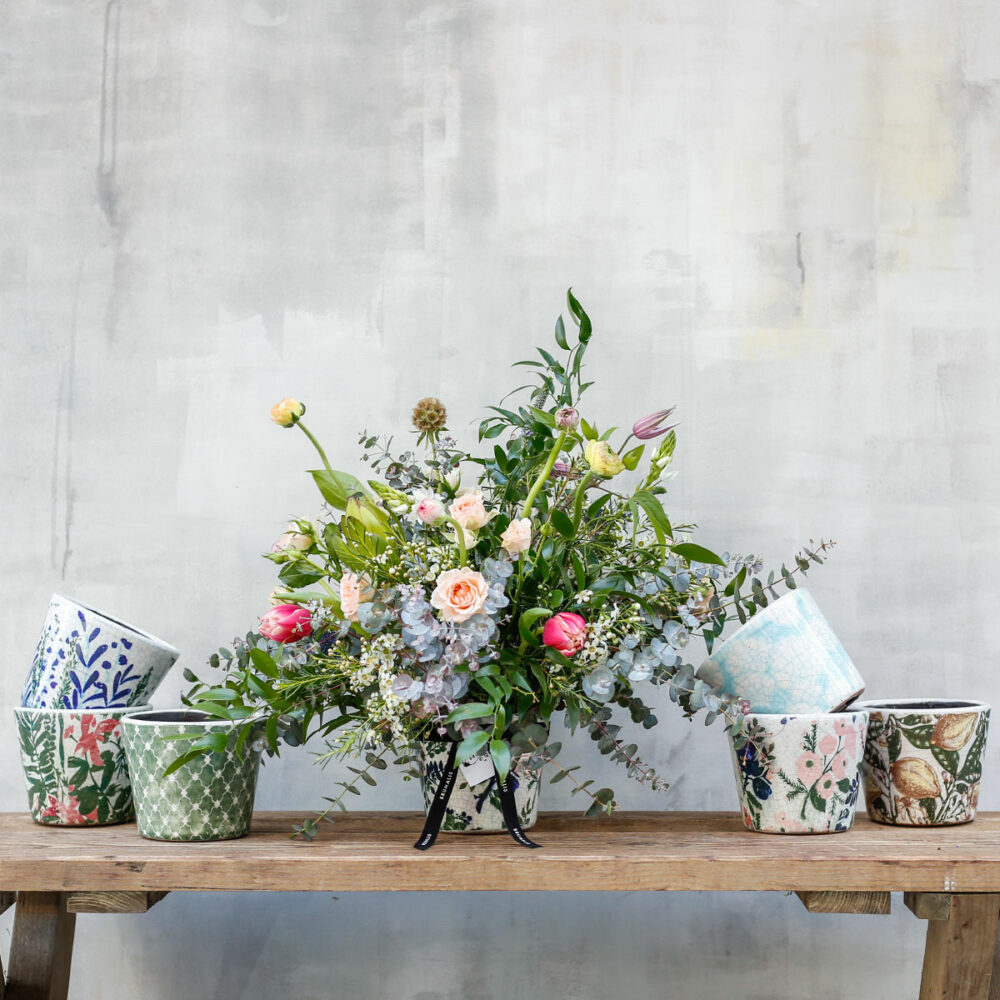 Arreglo de flores en maceta print floral
